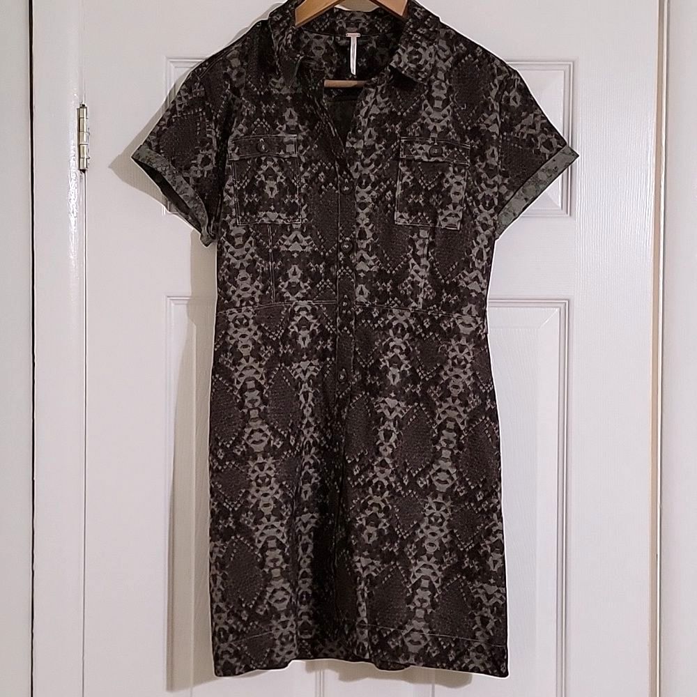 Free People Linen blend mini shirt dress snake print short sleeve size S Petite‎